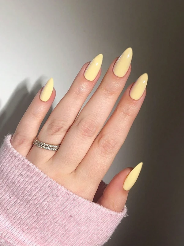 أظافر لاصقة بلون الفانيليا اللامع (Press On Nails) ( 24 قطعه )