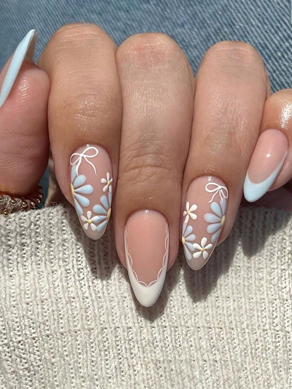 أظافر لاصقة بتصميم فرنسي وزهور بألوان رقيقة ( 24 قطعة )