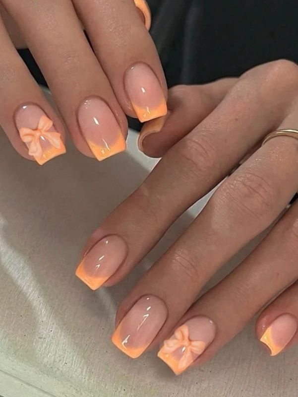 أظافر لاصقة بتصميم فرنسي وأطراف خوخية وفيونكات ( 24 قطعة )