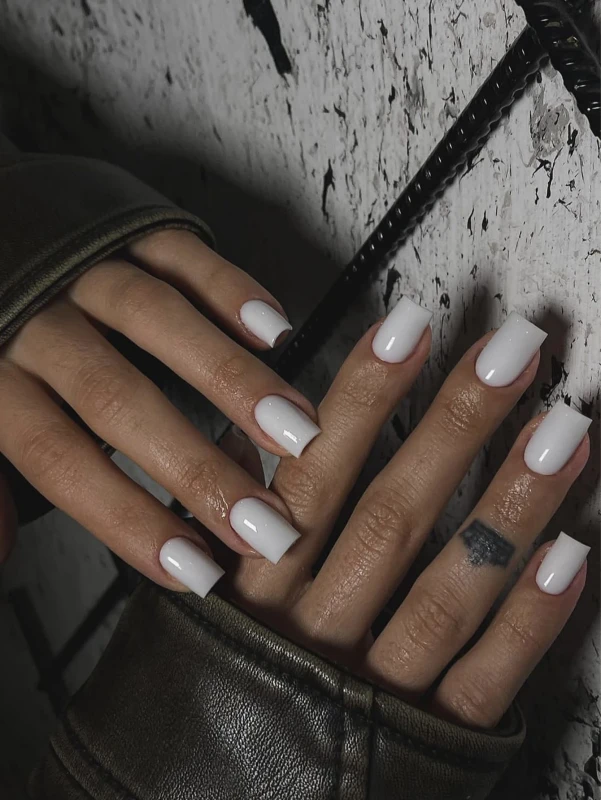 أظافر لاصقة باللون الأبيض السادة بشكل مربع ( 24 قطعة )